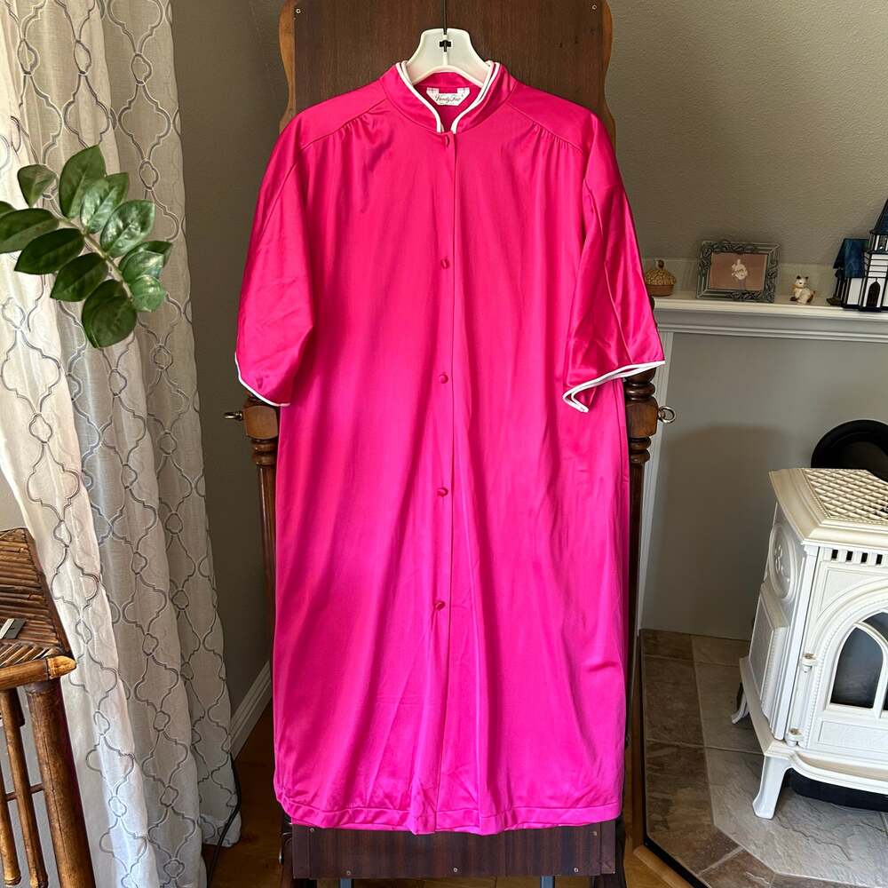 New Vanity Fair Size Small 2 Piece Peignoir Night Gown and Robe pink